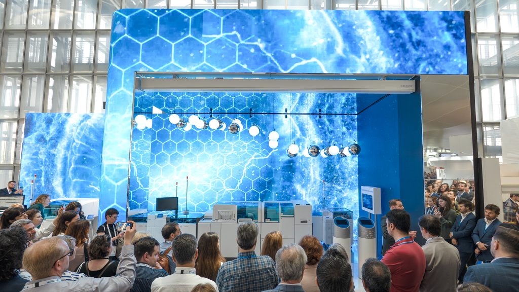 Immersive LED screens at Roche Diagnostics Rome booth