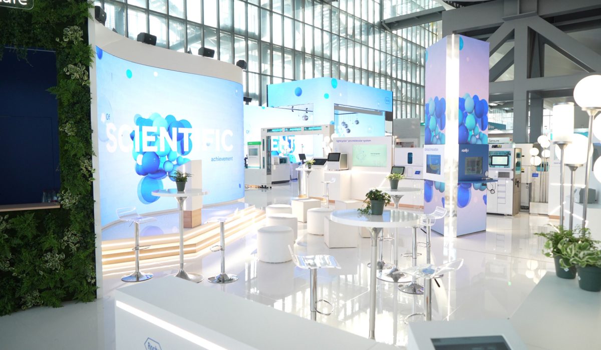 Experiential design of Roche Diagnostics booth at EML Rome congress